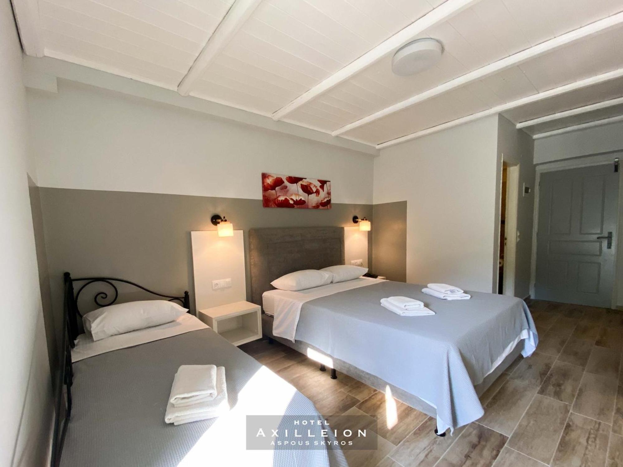 Achilleion Hotel Szkírosz Kültér fotó
